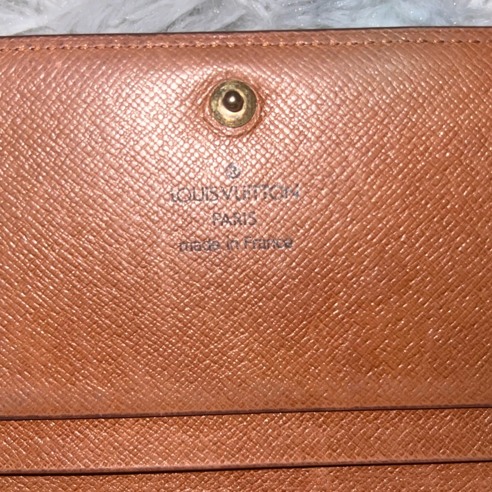 LV Monogram Wallet CHAIN NOT INCLUDED - Picture 7 of 11